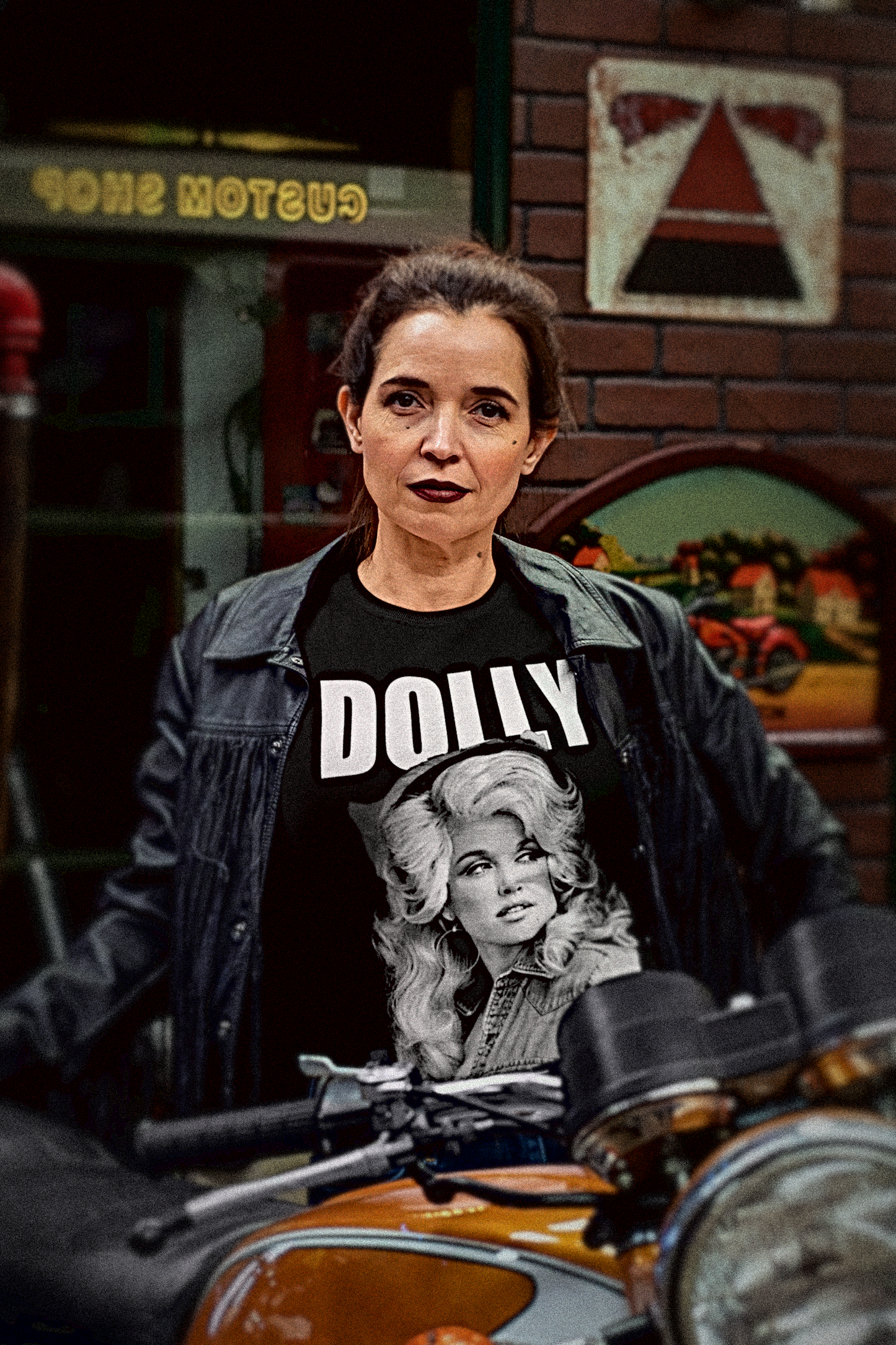DOLLY | Dolly Parton BW Portrait | Working Class T-Shirt