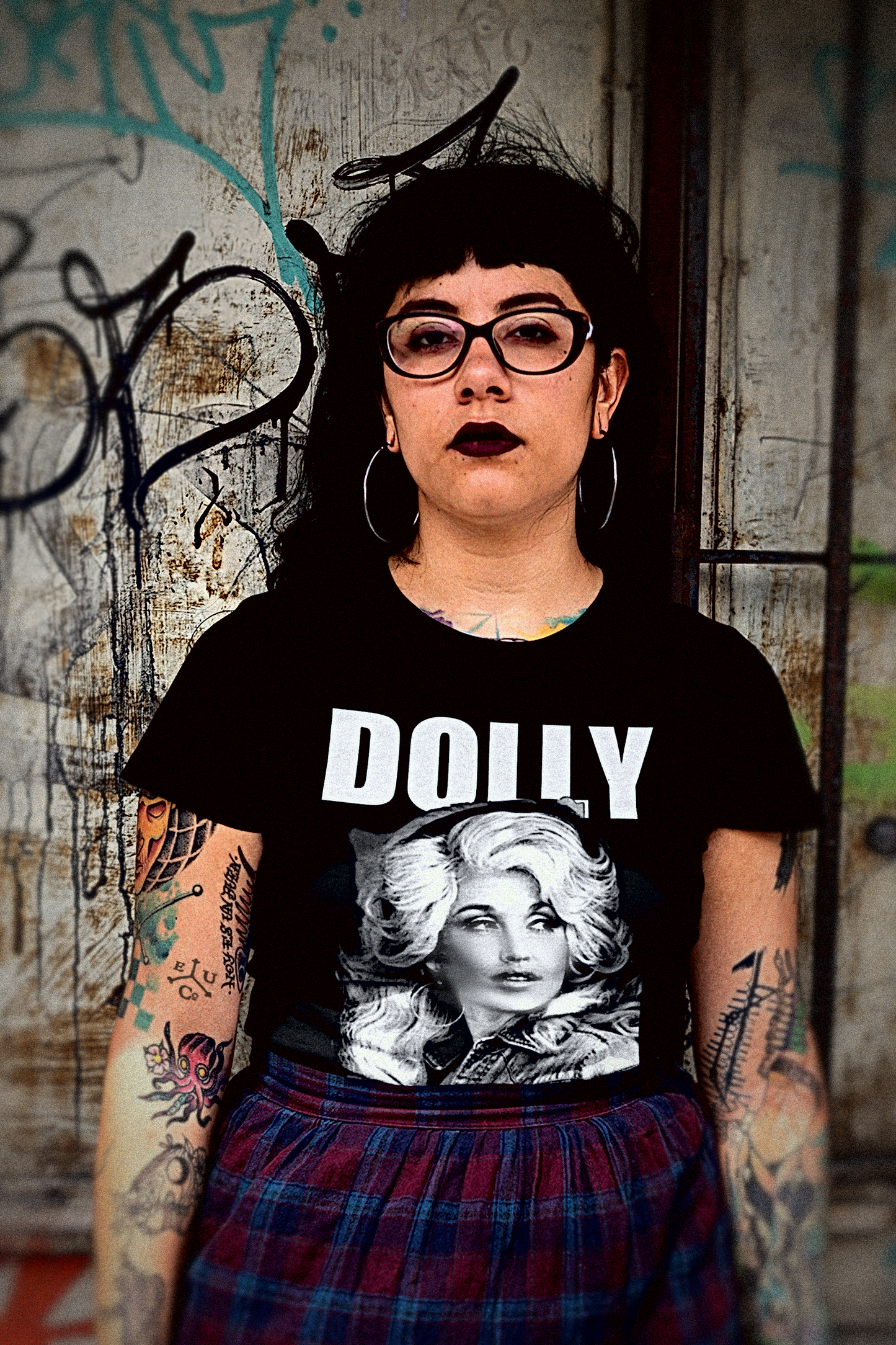DOLLY | Dolly Parton BW Portrait | Relaxed Fit Women's Tee