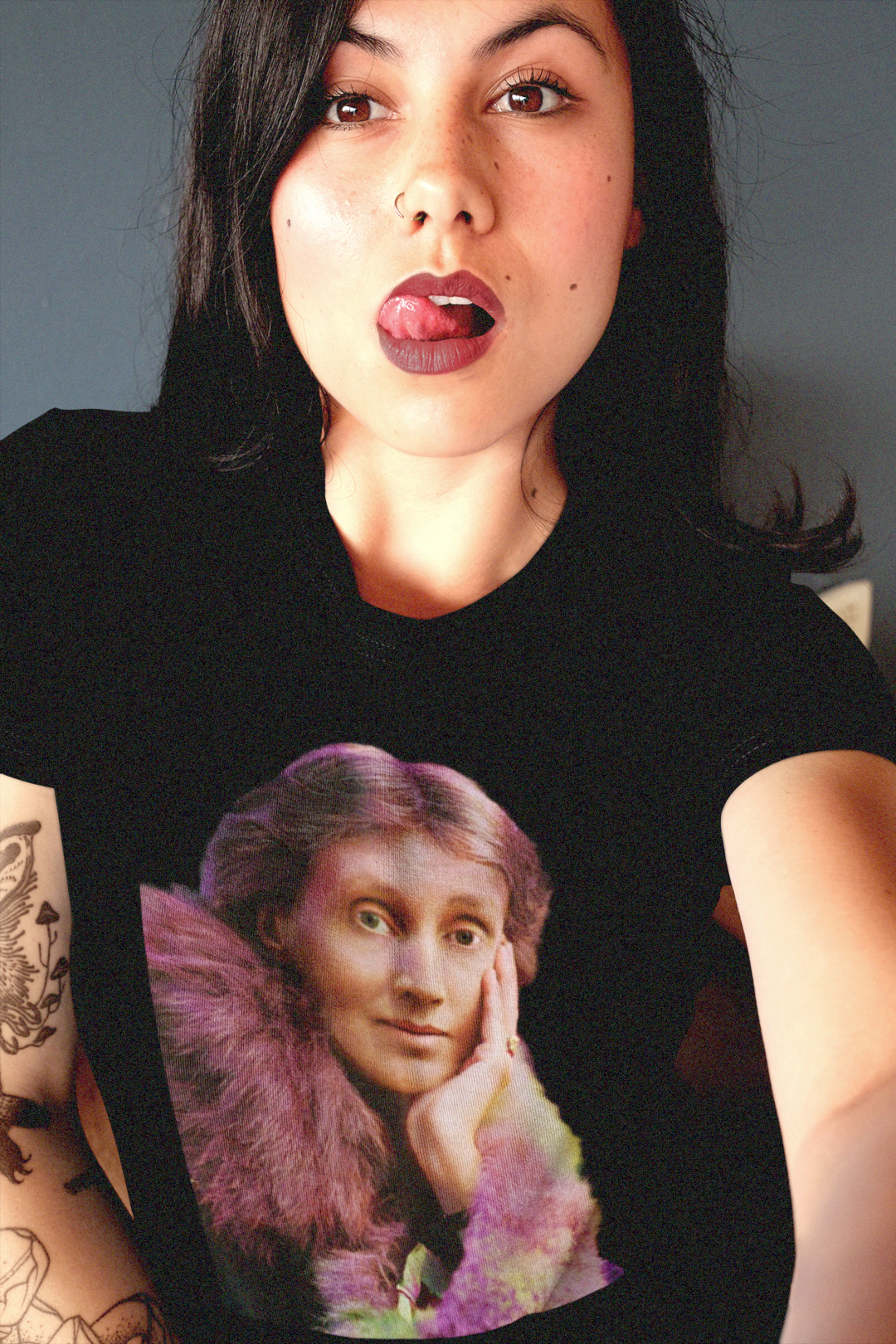 Virginia Woolf | Fuchsia Fur Portrait | Relaxed Fit Women's Tee
